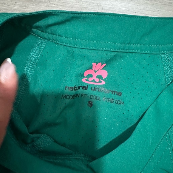 Green scrub set - Picture 5 of 7